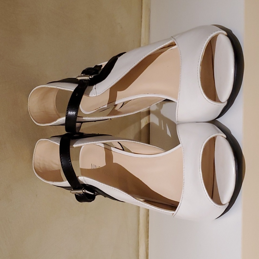 Nine West black and white shoes